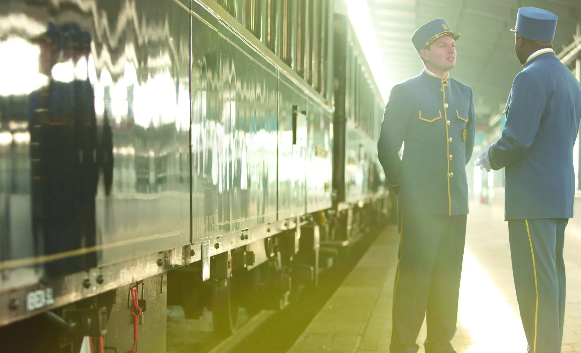 viatge en tren de luxe, viaje en tren de lujo